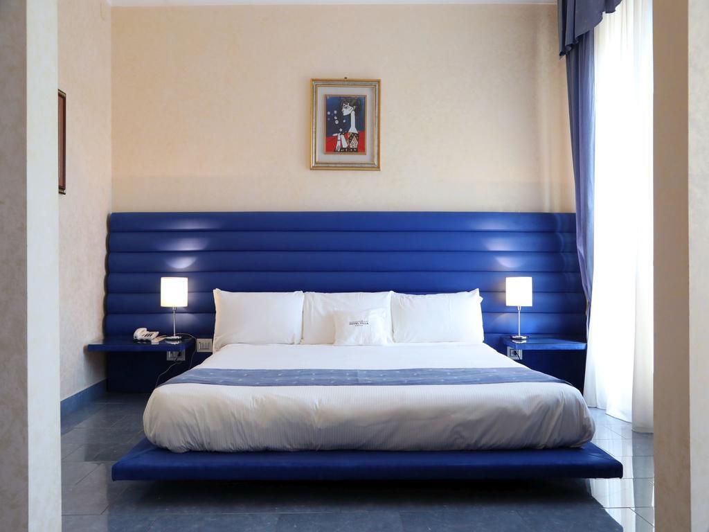 Double Room with Spa Bath,464559975:JPEG